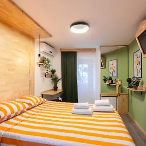 https://old-town-studio-apartment-and-room-with-bathroom.splithotels.org